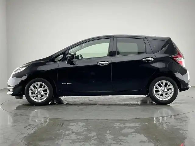日産 ノート e－パワー X Vセレクション 愛知県 2020(令2)年 5.2万km スーパーブラック 純正ナビ　全方位カメラ　ＥＴＣ２．０　禁煙車　スマートルームミラー　純正ドラレコ　フルセグＴＶ　Ｂｌｕｅｔｏｏｔｈ　エマージェンシーブレーキ　衝突軽減　車線逸脱　ＬＥＤオートライト　コーナーセンサー