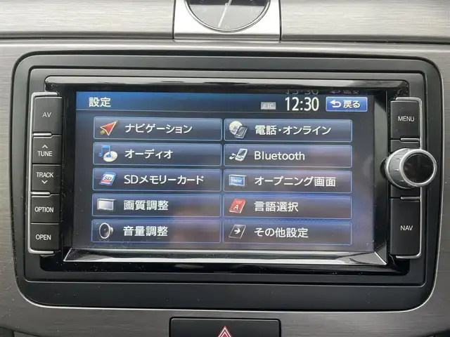 フォルクスワーゲン パサート ヴァリアント TSI コンフォBM 和歌山県 2014(平26)年 7万km 白 純正ナビ/（FM/AM/DVD/CD/ワンセグTV/Bluetooth/SD）/電子パーキング/クルーズコントロール（追従なし）/アイドリングストップ/ETC/ルーフレール/純正アルミホイール/保証書/取扱説明書