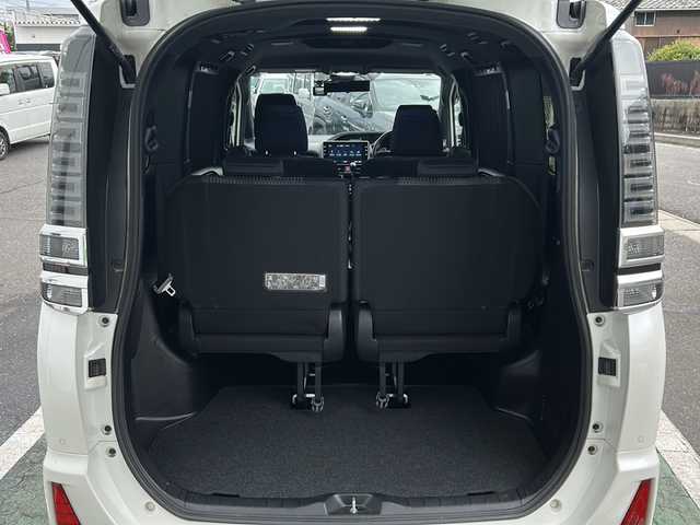 トヨタ ヴォクシー ZS 煌Ⅱ 愛知県 2019(平31)年 7.4万km ホワイトパールクリスタルシャイン /禁煙車/ワンオーナー//純正10インチナビ・フルセグTV//BT.CD.DVD.HDMI.USB//ビルトインETC//前後ドライブレコーダー/（ZDR-015）//プリクラッシュセーフティ//レーンディパーチャーアラート//クリアランスソナー//クルーズコントロール//両側パワースライドドア//ステアリングスイッチ//革巻きステアリング//LEDオートライト//オートマチックハイビーム//アイドリングストップ//電格ミラーウインカー//純正フロアマット//純正ドアバイザー//横滑り防止装置（TRC）//ECOモード//純正16インチアルミホイール//取扱説明書/新車保証書//スペアキー