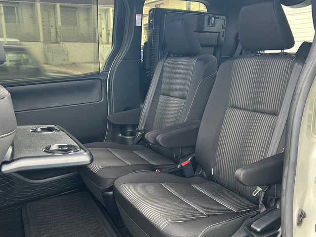 トヨタ ヴォクシー ZS 煌Ⅱ 愛知県 2019(平31)年 7.4万km ホワイトパールクリスタルシャイン /禁煙車/ワンオーナー//純正10インチナビ・フルセグTV//BT.CD.DVD.HDMI.USB//ビルトインETC//前後ドライブレコーダー/（ZDR-015）//プリクラッシュセーフティ//レーンディパーチャーアラート//クリアランスソナー//クルーズコントロール//両側パワースライドドア//ステアリングスイッチ//革巻きステアリング//LEDオートライト//オートマチックハイビーム//アイドリングストップ//電格ミラーウインカー//純正フロアマット//純正ドアバイザー//横滑り防止装置（TRC）//ECOモード//純正16インチアルミホイール//取扱説明書/新車保証書//スペアキー