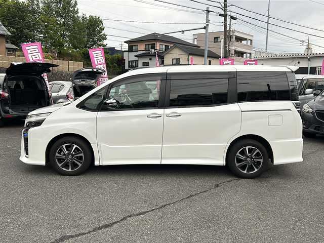 トヨタ ヴォクシー ZS 煌Ⅱ 愛知県 2019(平31)年 7.4万km ホワイトパールクリスタルシャイン /禁煙車/ワンオーナー//純正10インチナビ・フルセグTV//BT.CD.DVD.HDMI.USB//ビルトインETC//前後ドライブレコーダー/（ZDR-015）//プリクラッシュセーフティ//レーンディパーチャーアラート//クリアランスソナー//クルーズコントロール//両側パワースライドドア//ステアリングスイッチ//革巻きステアリング//LEDオートライト//オートマチックハイビーム//アイドリングストップ//電格ミラーウインカー//純正フロアマット//純正ドアバイザー//横滑り防止装置（TRC）//ECOモード//純正16インチアルミホイール//取扱説明書/新車保証書//スペアキー