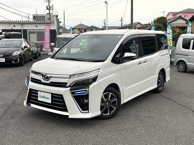 トヨタ ヴォクシー ZS 煌Ⅱ 愛知県 2019(平31)年 7.4万km ホワイトパールクリスタルシャイン /禁煙車/ワンオーナー//純正10インチナビ・フルセグTV//BT.CD.DVD.HDMI.USB//ビルトインETC//前後ドライブレコーダー/（ZDR-015）//プリクラッシュセーフティ//レーンディパーチャーアラート//クリアランスソナー//クルーズコントロール//両側パワースライドドア//ステアリングスイッチ//革巻きステアリング//LEDオートライト//オートマチックハイビーム//アイドリングストップ//電格ミラーウインカー//純正フロアマット//純正ドアバイザー//横滑り防止装置（TRC）//ECOモード//純正16インチアルミホイール//取扱説明書/新車保証書//スペアキー