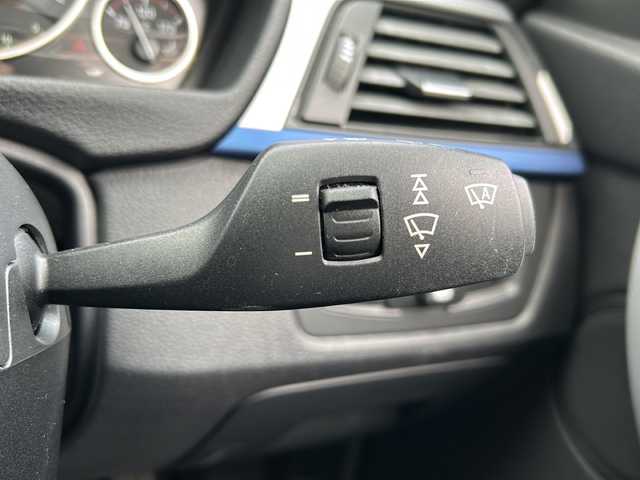ＢＭＷ ３２８ｉ ツーリング Mスポーツ 大阪府 2013(平25)年 7.6万km 青 純正メーカーナビ/・DVD/CD/FM/AM/Bluetooth/・フルセグテレビ/ETC/ドライブレコーダー/バックカメラ/クルーズコントロール/革巻きステアリング/ステアリングリモコン/パドルシフト/パワーシート（D席+N席）/メモリシート（D席）/ルーフレール/コーナーセンサー/オートライト/オートエアコン/スマートキー×2/プッシュスタート/USBジャック/純正18インチアルミホイール/取扱説明書/ナビ取扱説明書/保証書