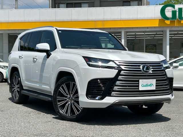 レクサス ＬＸ 600 神奈川県 2023(令5)年 2.2万km ソニッククォーツ ワンオーナー/ムーンルーフ/12.3インチディスプレイ・コネクティッドナビ・フルセグ・USB・Bluetooth/リアエンターテインメントシステム/マークレビンソン/パノラミックビューモニター（床下透過表示機能）/デジタルインナーミラー/前後ドライブレコーダー/HUD/クールボックス/おくだけ充電/黒革シート/F・2ndシートヒーター・ベンチレーション機能/運転席電動ランバーサポート/コンビステアリング/パドルシフト/ステアリングヒーター/充電用USBタイプCポート×5/指紋認証スタートスイッチ/レクサスセーフティシステム＋/・プリクラッシュセーフティ/・LDA/・LTA/・LCA/・AHS/・RSA/・TMN/・FCTA/BSM/ドライブモードセレクトスイッチ/サイドドアイージークローザー/ハンズフリーパワーバックドア/3眼フルLEDヘッドライト/ヒッチメンバー（カバー付）/純正22インチアルミ/純正フロアマット/純正ドアバイザー/新車時保証書/取扱説明書/マルチメディア取扱説明書/スマートキー×1/カードキー×1