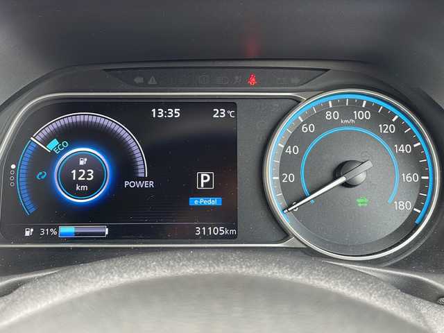 日産 リーフ e+ オーテック 三重県 2021(令3)年 3.2万km オーロラフレアブルーパール /スーパーブラック 2トーン 純正ナビ /全周囲カメラ /BOSEサウンド/BSM /デジタルインナーミラー /プロパイロット /ビルトインETC/USB・タイプC給電/レーダークルーズコントロール/レーンキープアシスト/衝突軽減ブレーキ /ステアリングヒーター /革巻きステアリング/ステアリングスイッチ/シートヒーター /前後コーナーセンサー /ミラー型前後ドライブレコーダー/LEDヘッドライト/オートハイビーム/オートライト/電動格納ミラー/禁煙車