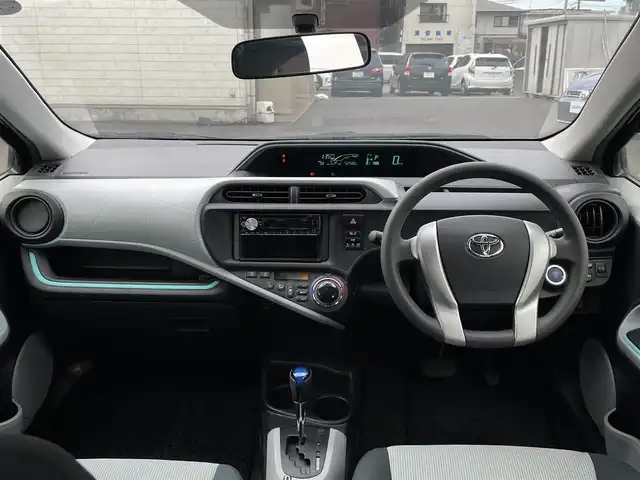 トヨタ アクア S 大分県 2012(平24)年 5.3万km ブラックマイカ 〇ワンオーナー/〇社外オーディオ（DEH-6500）/　CD/BT/AUX/〇フロアマット/〇ウインカーミラー/〇ヘッドライトレベライザー/〇ECOモード/〇EVモード/〇スマートキー/〇エンジンプッシュスタート/〇保証書/〇取扱説明書