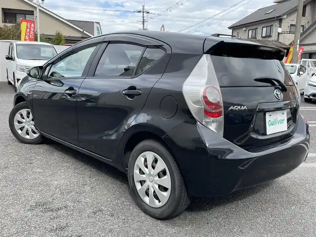 トヨタ アクア S 大分県 2012(平24)年 5.3万km ブラックマイカ 〇ワンオーナー/〇社外オーディオ（DEH-6500）/　CD/BT/AUX/〇フロアマット/〇ウインカーミラー/〇ヘッドライトレベライザー/〇ECOモード/〇EVモード/〇スマートキー/〇エンジンプッシュスタート/〇保証書/〇取扱説明書