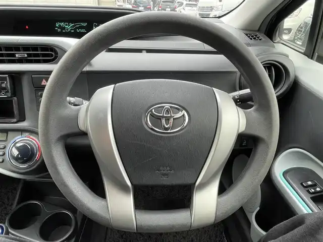 トヨタ アクア S 大分県 2012(平24)年 5.3万km ブラックマイカ 〇ワンオーナー/〇社外オーディオ（DEH-6500）/　CD/BT/AUX/〇フロアマット/〇ウインカーミラー/〇ヘッドライトレベライザー/〇ECOモード/〇EVモード/〇スマートキー/〇エンジンプッシュスタート/〇保証書/〇取扱説明書