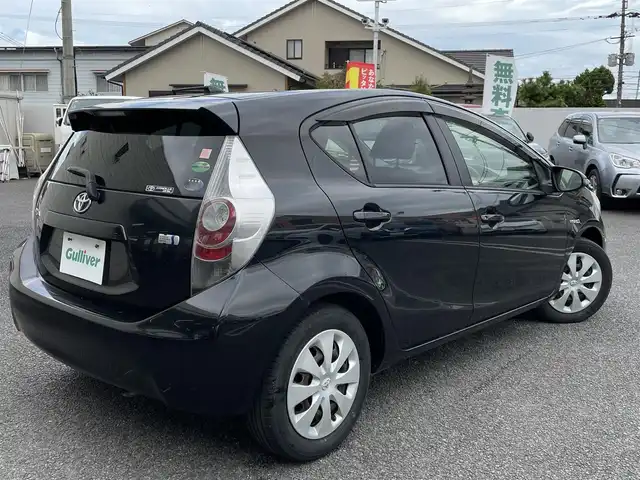 トヨタ アクア S 大分県 2012(平24)年 5.3万km ブラックマイカ 〇ワンオーナー/〇社外オーディオ（DEH-6500）/　CD/BT/AUX/〇フロアマット/〇ウインカーミラー/〇ヘッドライトレベライザー/〇ECOモード/〇EVモード/〇スマートキー/〇エンジンプッシュスタート/〇保証書/〇取扱説明書