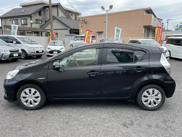 トヨタ アクア S 大分県 2012(平24)年 5.3万km ブラックマイカ 〇ワンオーナー/〇社外オーディオ（DEH-6500）/　CD/BT/AUX/〇フロアマット/〇ウインカーミラー/〇ヘッドライトレベライザー/〇ECOモード/〇EVモード/〇スマートキー/〇エンジンプッシュスタート/〇保証書/〇取扱説明書