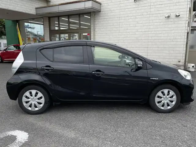 トヨタ アクア S 大分県 2012(平24)年 5.3万km ブラックマイカ 〇ワンオーナー/〇社外オーディオ（DEH-6500）/　CD/BT/AUX/〇フロアマット/〇ウインカーミラー/〇ヘッドライトレベライザー/〇ECOモード/〇EVモード/〇スマートキー/〇エンジンプッシュスタート/〇保証書/〇取扱説明書