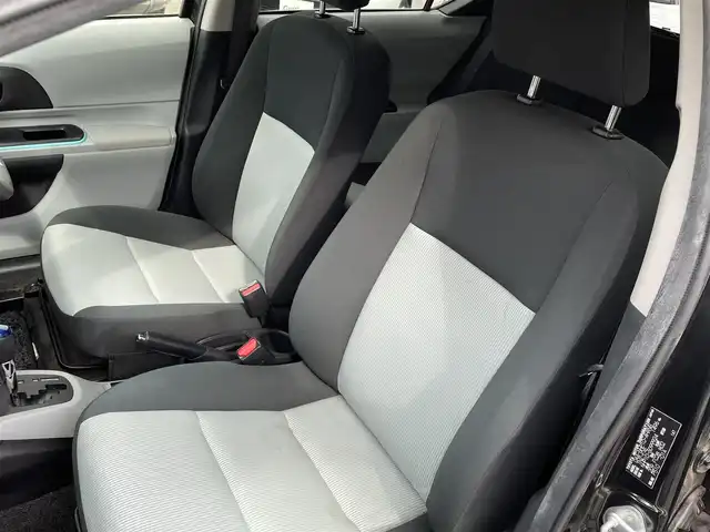 トヨタ アクア S 大分県 2012(平24)年 5.3万km ブラックマイカ 〇ワンオーナー/〇社外オーディオ（DEH-6500）/　CD/BT/AUX/〇フロアマット/〇ウインカーミラー/〇ヘッドライトレベライザー/〇ECOモード/〇EVモード/〇スマートキー/〇エンジンプッシュスタート/〇保証書/〇取扱説明書