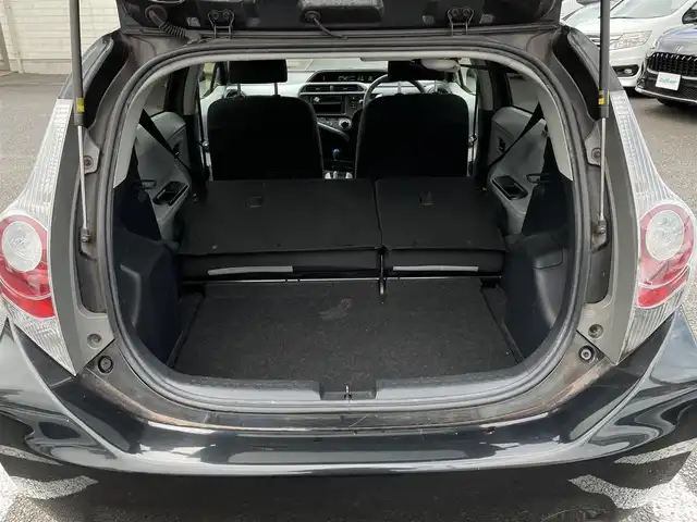 トヨタ アクア S 大分県 2012(平24)年 5.3万km ブラックマイカ 〇ワンオーナー/〇社外オーディオ（DEH-6500）/　CD/BT/AUX/〇フロアマット/〇ウインカーミラー/〇ヘッドライトレベライザー/〇ECOモード/〇EVモード/〇スマートキー/〇エンジンプッシュスタート/〇保証書/〇取扱説明書