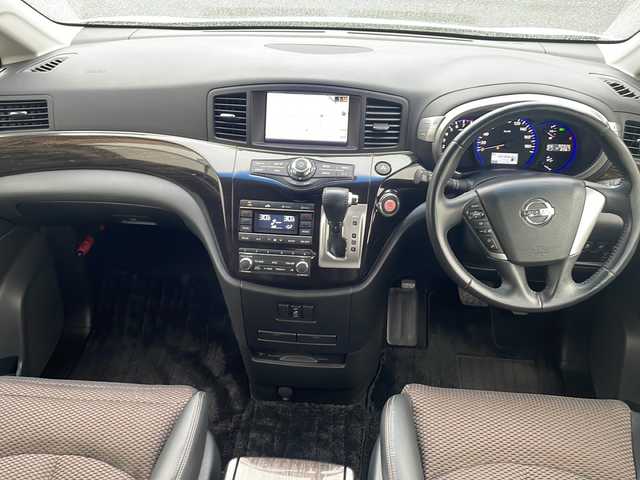 日産 エルグランド 250HWS アーバンクロム 熊本県 2012(平24)年 9.1万km ブリリアントホワイトパール (株)IDOMが運営する【じしゃロン熊本店】の自社ローン対象車両になります。こちらは現金ご利用時の価格です。自社ローンご希望の方は別途その旨お申付け下さい。　/純正ナビ/全方位カメラ/フルセグテレビ/DVD/CD/ETC/ハーフレザーシート/両側パワースライドドア/コーナーセンサー/HIDヘッドライト/オートライト/純正18インチアルミホイール