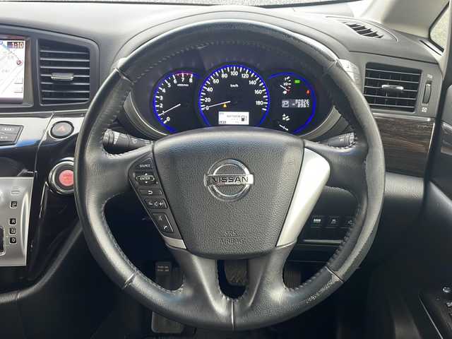 日産 エルグランド 250HWS アーバンクロム 熊本県 2012(平24)年 9.1万km ブリリアントホワイトパール (株)IDOMが運営する【じしゃロン熊本店】の自社ローン対象車両になります。こちらは現金ご利用時の価格です。自社ローンご希望の方は別途その旨お申付け下さい。　/純正ナビ/全方位カメラ/フルセグテレビ/DVD/CD/ETC/ハーフレザーシート/両側パワースライドドア/コーナーセンサー/HIDヘッドライト/オートライト/純正18インチアルミホイール