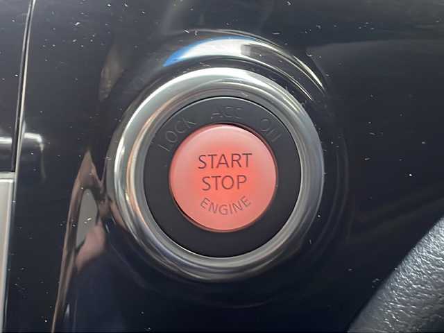 日産 エルグランド 250HWS アーバンクロム 熊本県 2012(平24)年 9.1万km ブリリアントホワイトパール (株)IDOMが運営する【じしゃロン熊本店】の自社ローン対象車両になります。こちらは現金ご利用時の価格です。自社ローンご希望の方は別途その旨お申付け下さい。　/純正ナビ/全方位カメラ/フルセグテレビ/DVD/CD/ETC/ハーフレザーシート/両側パワースライドドア/コーナーセンサー/HIDヘッドライト/オートライト/純正18インチアルミホイール