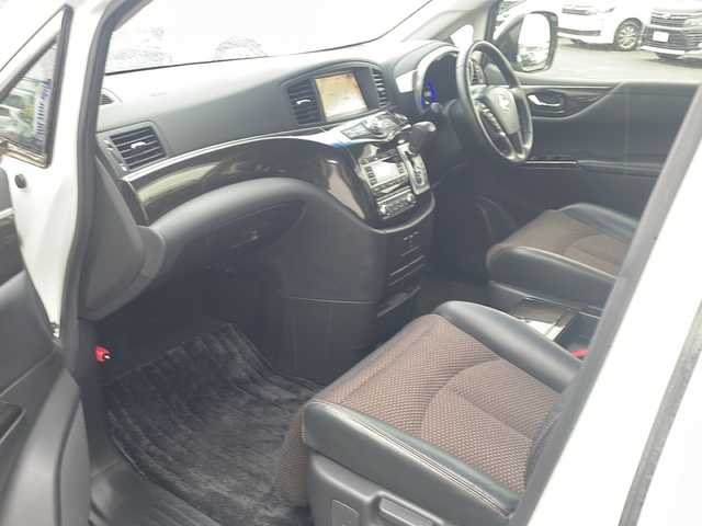 日産 エルグランド 250HWS アーバンクロム 熊本県 2012(平24)年 9.1万km ブリリアントホワイトパール (株)IDOMが運営する【じしゃロン熊本店】の自社ローン対象車両になります。こちらは現金ご利用時の価格です。自社ローンご希望の方は別途その旨お申付け下さい。　/純正ナビ/全方位カメラ/フルセグテレビ/DVD/CD/ETC/ハーフレザーシート/両側パワースライドドア/コーナーセンサー/HIDヘッドライト/オートライト/純正18インチアルミホイール