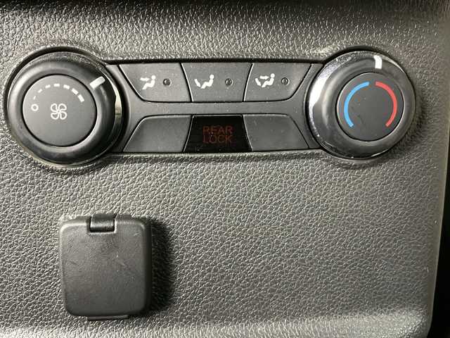フォード エクスプローラー XLT エコブースト 道央・札幌 2012(平24)年 15万km タキシード ブラック ・4WD/・ALPINE製フリップダウンモニター/・BT/CD/AM/FM/・F.S.Rカメラ/・クルーズコントロール/・レザーシート/・シートヒーター/パワーシート/・オートライト/フォグランプ/・社外レーダー/・ドライブレコーダー前後/・ETC/・純正１８インチAW/・純正AW付きサマータイヤ積込