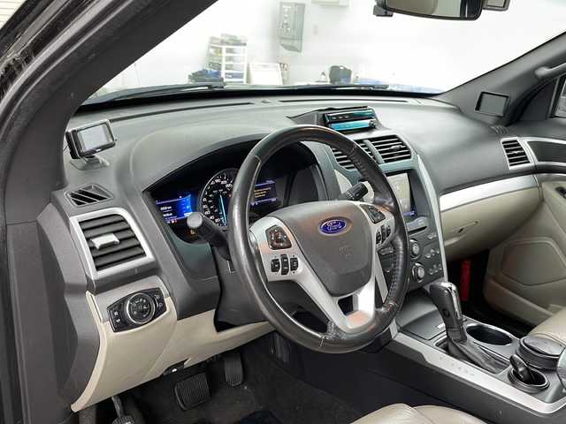 フォード エクスプローラー XLT エコブースト 道央・札幌 2012(平24)年 15万km タキシード ブラック ・4WD/・ALPINE製フリップダウンモニター/・BT/CD/AM/FM/・F.S.Rカメラ/・クルーズコントロール/・レザーシート/・シートヒーター/パワーシート/・オートライト/フォグランプ/・社外レーダー/・ドライブレコーダー前後/・ETC/・純正１８インチAW/・純正AW付きサマータイヤ積込