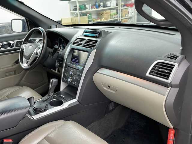 フォード エクスプローラー XLT エコブースト 道央・札幌 2012(平24)年 15万km タキシード ブラック ・4WD/・ALPINE製フリップダウンモニター/・BT/CD/AM/FM/・F.S.Rカメラ/・クルーズコントロール/・レザーシート/・シートヒーター/パワーシート/・オートライト/フォグランプ/・社外レーダー/・ドライブレコーダー前後/・ETC/・純正１８インチAW/・純正AW付きサマータイヤ積込