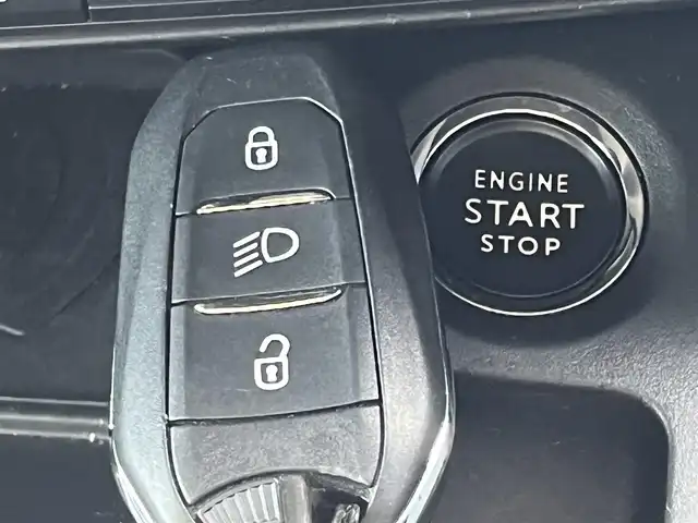 シトロエン ベルランゴ シャイン XTRパック 静岡県 2020(令2)年 4.5万km サーブル アダプティブクルーズコントロール/ガラスルーフ/ブラインドスポットアシスト/CarPlay/Bluetooth接続/バックカメラ/前後コーナーセンサー/置くだけ充電/キーレスエントリー/純正17インチアルミホイール/スペアキー/オートライト/ETC/アクティブセーフティブレーキ/インテリジェントハイビーム