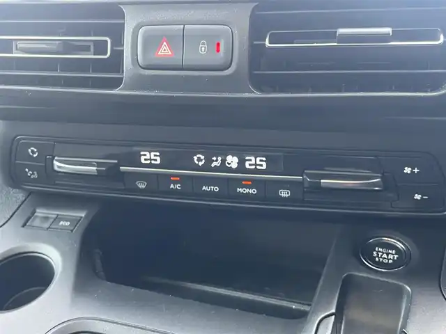 シトロエン ベルランゴ シャイン XTRパック 静岡県 2020(令2)年 4.5万km サーブル アダプティブクルーズコントロール/ガラスルーフ/ブラインドスポットアシスト/CarPlay/Bluetooth接続/バックカメラ/前後コーナーセンサー/置くだけ充電/キーレスエントリー/純正17インチアルミホイール/スペアキー/オートライト/ETC/アクティブセーフティブレーキ/インテリジェントハイビーム