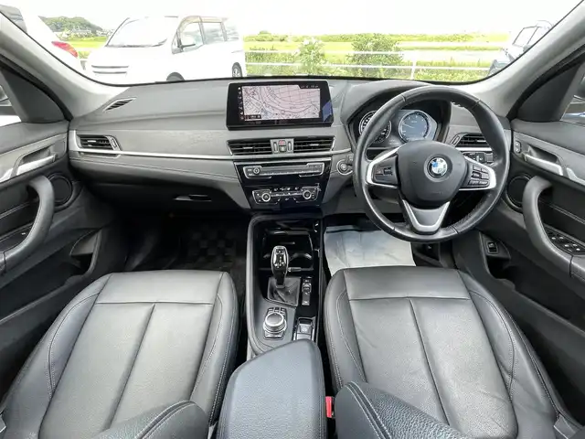 ＢＭＷ Ｘ１ xDrive 18d xライン 佐賀県 2020(令2)年 3万km サファイアブラックP 黒革シート/純正HDDナビゲーション/・AM/FM/USB/Bluetooth/バックカメラ/前後ドライブレコーダー/ミラー一体型ETC/オートマチックテールゲート/電子パーキングブレーキ/AUTO HOLD機能/DN席シートヒーター/ISOFIX対応/革巻きステアリング/ステアリングリモコン/純正18インチアルミホイール/純正LEDヘッドライト/純正LEDフォグランプ/リヤフォグランプ/純正フロアマット/新車保証書/取扱説明書/スペアキー１本/インテリジェントセ-フティ/・アクティブクルーズコントロール/・衝突回避被害軽減ブレーキ/・車線逸脱警告/・手動スピードリッター/・ダイナミックブレーキライト/・運転注意力モニター/・前車接近警告/・パークディスタンスコントロール/・空気圧モニター