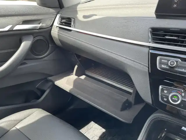 ＢＭＷ Ｘ１ xDrive 18d xライン 佐賀県 2020(令2)年 3万km サファイアブラックP 黒革シート/純正HDDナビゲーション/・AM/FM/USB/Bluetooth/バックカメラ/前後ドライブレコーダー/ミラー一体型ETC/オートマチックテールゲート/電子パーキングブレーキ/AUTO HOLD機能/DN席シートヒーター/ISOFIX対応/革巻きステアリング/ステアリングリモコン/純正18インチアルミホイール/純正LEDヘッドライト/純正LEDフォグランプ/リヤフォグランプ/純正フロアマット/新車保証書/取扱説明書/スペアキー１本/インテリジェントセ-フティ/・アクティブクルーズコントロール/・衝突回避被害軽減ブレーキ/・車線逸脱警告/・手動スピードリッター/・ダイナミックブレーキライト/・運転注意力モニター/・前車接近警告/・パークディスタンスコントロール/・空気圧モニター