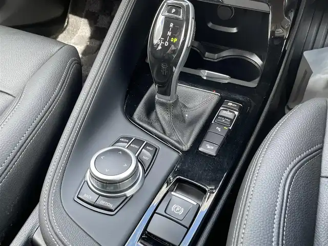 ＢＭＷ Ｘ１ xDrive 18d xライン 佐賀県 2020(令2)年 3万km サファイアブラックP 黒革シート/純正HDDナビゲーション/・AM/FM/USB/Bluetooth/バックカメラ/前後ドライブレコーダー/ミラー一体型ETC/オートマチックテールゲート/電子パーキングブレーキ/AUTO HOLD機能/DN席シートヒーター/ISOFIX対応/革巻きステアリング/ステアリングリモコン/純正18インチアルミホイール/純正LEDヘッドライト/純正LEDフォグランプ/リヤフォグランプ/純正フロアマット/新車保証書/取扱説明書/スペアキー１本/インテリジェントセ-フティ/・アクティブクルーズコントロール/・衝突回避被害軽減ブレーキ/・車線逸脱警告/・手動スピードリッター/・ダイナミックブレーキライト/・運転注意力モニター/・前車接近警告/・パークディスタンスコントロール/・空気圧モニター