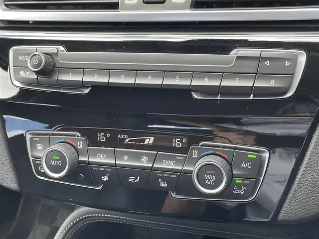 ＢＭＷ Ｘ１ xDrive 18d xライン 佐賀県 2020(令2)年 3万km サファイアブラックP 黒革シート/純正HDDナビゲーション/・AM/FM/USB/Bluetooth/バックカメラ/前後ドライブレコーダー/ミラー一体型ETC/オートマチックテールゲート/電子パーキングブレーキ/AUTO HOLD機能/DN席シートヒーター/ISOFIX対応/革巻きステアリング/ステアリングリモコン/純正18インチアルミホイール/純正LEDヘッドライト/純正LEDフォグランプ/リヤフォグランプ/純正フロアマット/新車保証書/取扱説明書/スペアキー１本/インテリジェントセ-フティ/・アクティブクルーズコントロール/・衝突回避被害軽減ブレーキ/・車線逸脱警告/・手動スピードリッター/・ダイナミックブレーキライト/・運転注意力モニター/・前車接近警告/・パークディスタンスコントロール/・空気圧モニター