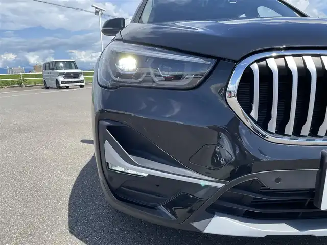 ＢＭＷ Ｘ１ xDrive 18d xライン 佐賀県 2020(令2)年 3万km サファイアブラックP 黒革シート/純正HDDナビゲーション/・AM/FM/USB/Bluetooth/バックカメラ/前後ドライブレコーダー/ミラー一体型ETC/オートマチックテールゲート/電子パーキングブレーキ/AUTO HOLD機能/DN席シートヒーター/ISOFIX対応/革巻きステアリング/ステアリングリモコン/純正18インチアルミホイール/純正LEDヘッドライト/純正LEDフォグランプ/リヤフォグランプ/純正フロアマット/新車保証書/取扱説明書/スペアキー１本/インテリジェントセ-フティ/・アクティブクルーズコントロール/・衝突回避被害軽減ブレーキ/・車線逸脱警告/・手動スピードリッター/・ダイナミックブレーキライト/・運転注意力モニター/・前車接近警告/・パークディスタンスコントロール/・空気圧モニター