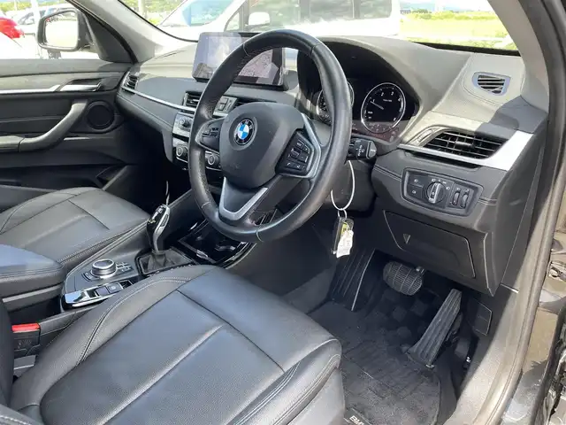 ＢＭＷ Ｘ１ xDrive 18d xライン 佐賀県 2020(令2)年 3万km サファイアブラックP 黒革シート/純正HDDナビゲーション/・AM/FM/USB/Bluetooth/バックカメラ/前後ドライブレコーダー/ミラー一体型ETC/オートマチックテールゲート/電子パーキングブレーキ/AUTO HOLD機能/DN席シートヒーター/ISOFIX対応/革巻きステアリング/ステアリングリモコン/純正18インチアルミホイール/純正LEDヘッドライト/純正LEDフォグランプ/リヤフォグランプ/純正フロアマット/新車保証書/取扱説明書/スペアキー１本/インテリジェントセ-フティ/・アクティブクルーズコントロール/・衝突回避被害軽減ブレーキ/・車線逸脱警告/・手動スピードリッター/・ダイナミックブレーキライト/・運転注意力モニター/・前車接近警告/・パークディスタンスコントロール/・空気圧モニター