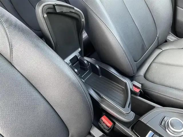 ＢＭＷ Ｘ１ xDrive 18d xライン 佐賀県 2020(令2)年 3万km サファイアブラックP 黒革シート/純正HDDナビゲーション/・AM/FM/USB/Bluetooth/バックカメラ/前後ドライブレコーダー/ミラー一体型ETC/オートマチックテールゲート/電子パーキングブレーキ/AUTO HOLD機能/DN席シートヒーター/ISOFIX対応/革巻きステアリング/ステアリングリモコン/純正18インチアルミホイール/純正LEDヘッドライト/純正LEDフォグランプ/リヤフォグランプ/純正フロアマット/新車保証書/取扱説明書/スペアキー１本/インテリジェントセ-フティ/・アクティブクルーズコントロール/・衝突回避被害軽減ブレーキ/・車線逸脱警告/・手動スピードリッター/・ダイナミックブレーキライト/・運転注意力モニター/・前車接近警告/・パークディスタンスコントロール/・空気圧モニター