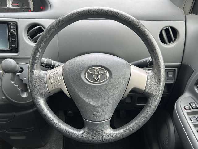 トヨタ シエンタ X Lパッケージ 埼玉県 2015(平27)年 8.9万km ライトグリーンメタリック ワンオーナー/運転席エアバッグ	/助手席エアバッグ	/ABS(アンチロックブレーキ)	/トラクションコントロール	/前席シートベルトプリテンショナー	/前席シートベルトフォースリミッター	/後席３点式シートベルト	/サイドインパクトバー/ブレーキアシスト	/衝突安全ボディー	採用/EBD（電子制動力配分装置）	/その他安全装備	VSC/エアコン	マニュアル/パワーウィンドウ	/集中ドアロック