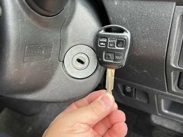 トヨタ シエンタ X Lパッケージ 埼玉県 2015(平27)年 8.9万km ライトグリーンメタリック ワンオーナー/運転席エアバッグ	/助手席エアバッグ	/ABS(アンチロックブレーキ)	/トラクションコントロール	/前席シートベルトプリテンショナー	/前席シートベルトフォースリミッター	/後席３点式シートベルト	/サイドインパクトバー/ブレーキアシスト	/衝突安全ボディー	採用/EBD（電子制動力配分装置）	/その他安全装備	VSC/エアコン	マニュアル/パワーウィンドウ	/集中ドアロック