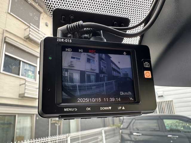 トヨタ ヴォクシー S－Z 茨城県 2022(令4)年 3.5万km アティチュードブラックマイカ 10.5インチ純正ディスプレイオーディオPlus/ (コネクティッドナビ対応)/バックカメラ/フリップダウンモニター/両側パワースライドドア/ETC2.0/【Toyota Safety Sense】/ ・プリクラッシュセーフティ/ ・レーントレーシングアシスト/ ・レーンデパーチャーアラート/ ・レーダークルーズコントロール/ ・アダプティブハイビームシステム/ ・ロードサインアシスト/ ・ドライバー異常時対応システム/ ・プロアクティブドライビングアシスト/ ・発進遅れ告知機能/ ・緊急時操舵支援/ ・フロントクロストラフィックアラート/ ・レーンチェンジアシスト/プロジェクター式LEDヘッドランプ/社外前後ドライブレコーダー(ZDR-015)/純正17インチアルミホイール/ステアリングスイッチ/オプティトロンメーター/電動パーキングブレーキ/前席シートヒーター/充電用USB端子(Type-C)/新車時保証書/スペアキー×1