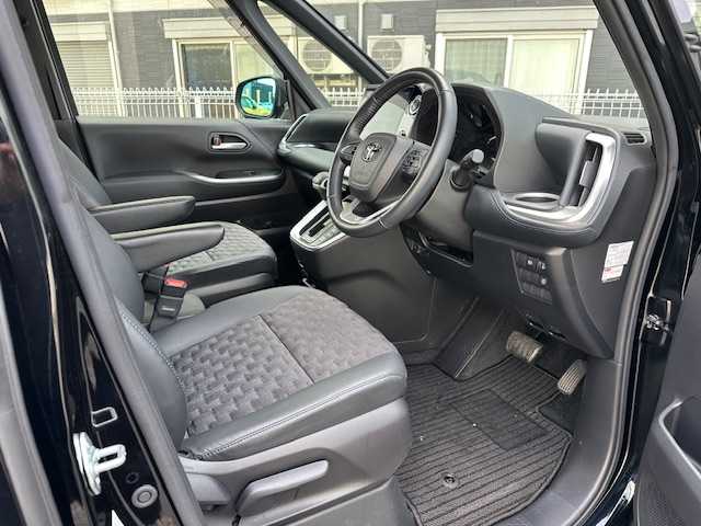 トヨタ ヴォクシー S－Z 茨城県 2022(令4)年 3.5万km アティチュードブラックマイカ 10.5インチ純正ディスプレイオーディオPlus/ (コネクティッドナビ対応)/バックカメラ/フリップダウンモニター/両側パワースライドドア/ETC2.0/【Toyota Safety Sense】/ ・プリクラッシュセーフティ/ ・レーントレーシングアシスト/ ・レーンデパーチャーアラート/ ・レーダークルーズコントロール/ ・アダプティブハイビームシステム/ ・ロードサインアシスト/ ・ドライバー異常時対応システム/ ・プロアクティブドライビングアシスト/ ・発進遅れ告知機能/ ・緊急時操舵支援/ ・フロントクロストラフィックアラート/ ・レーンチェンジアシスト/プロジェクター式LEDヘッドランプ/社外前後ドライブレコーダー(ZDR-015)/純正17インチアルミホイール/ステアリングスイッチ/オプティトロンメーター/電動パーキングブレーキ/前席シートヒーター/充電用USB端子(Type-C)/新車時保証書/スペアキー×1
