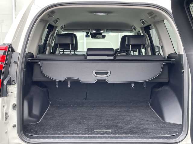 トヨタ ランドクルーザー プラド TX Lパッケージ 福岡県 2021(令3)年 3.6万km ホワイトパールクリスタルシャイン 純正ナビ機能付きディスプレイオーディオ/（AM/FM/USB/BT/Apple CarPlay/フルセグ）/全方位カメラ/モデリスタエアロ（F/S/R)/レーダークルーズコントロール/プリクラッシュセーフティ/ロードサインアシスト/前後コーナーセンサー/レーンキープアシスト/ワンオーナー/ETC2.0/純正フロアマット/レザーシート/D+Nパワーシート/D+N席シートヒーター/エアシート/純正17インチアルミホイール/前後ドライブレコーダー/オートライト/LEDヘッドライト/オートハイビーム