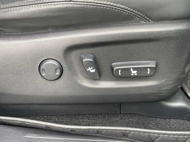 トヨタ ランドクルーザー プラド TX Lパッケージ 福岡県 2021(令3)年 3.6万km ホワイトパールクリスタルシャイン 純正ナビ機能付きディスプレイオーディオ/（AM/FM/USB/BT/Apple CarPlay/フルセグ）/全方位カメラ/モデリスタエアロ（F/S/R)/レーダークルーズコントロール/プリクラッシュセーフティ/ロードサインアシスト/前後コーナーセンサー/レーンキープアシスト/ワンオーナー/ETC2.0/純正フロアマット/レザーシート/D+Nパワーシート/D+N席シートヒーター/エアシート/純正17インチアルミホイール/前後ドライブレコーダー/オートライト/LEDヘッドライト/オートハイビーム