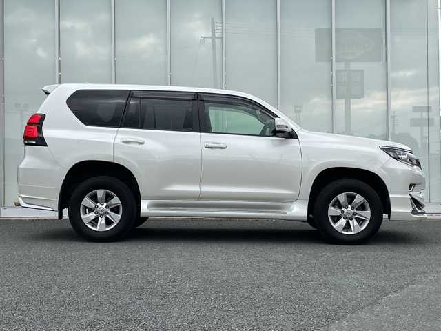 トヨタ ランドクルーザー プラド TX Lパッケージ 福岡県 2021(令3)年 3.6万km ホワイトパールクリスタルシャイン 純正ナビ機能付きディスプレイオーディオ/（AM/FM/USB/BT/Apple CarPlay/フルセグ）/全方位カメラ/モデリスタエアロ（F/S/R)/レーダークルーズコントロール/プリクラッシュセーフティ/ロードサインアシスト/前後コーナーセンサー/レーンキープアシスト/ワンオーナー/ETC2.0/純正フロアマット/レザーシート/D+Nパワーシート/D+N席シートヒーター/エアシート/純正17インチアルミホイール/前後ドライブレコーダー/オートライト/LEDヘッドライト/オートハイビーム
