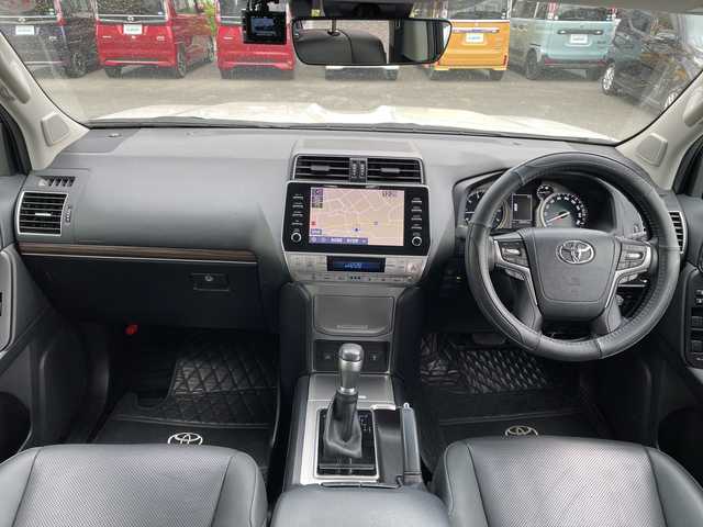 トヨタ ランドクルーザー プラド TX Lパッケージ 福岡県 2021(令3)年 3.6万km ホワイトパールクリスタルシャイン 純正ナビ機能付きディスプレイオーディオ/（AM/FM/USB/BT/Apple CarPlay/フルセグ）/全方位カメラ/モデリスタエアロ（F/S/R)/レーダークルーズコントロール/プリクラッシュセーフティ/ロードサインアシスト/前後コーナーセンサー/レーンキープアシスト/ワンオーナー/ETC2.0/純正フロアマット/レザーシート/D+Nパワーシート/D+N席シートヒーター/エアシート/純正17インチアルミホイール/前後ドライブレコーダー/オートライト/LEDヘッドライト/オートハイビーム