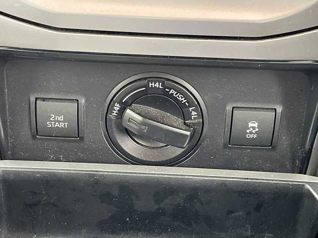 トヨタ ランドクルーザー プラド TX Lパッケージ 福岡県 2021(令3)年 3.6万km ホワイトパールクリスタルシャイン 純正ナビ機能付きディスプレイオーディオ/（AM/FM/USB/BT/Apple CarPlay/フルセグ）/全方位カメラ/モデリスタエアロ（F/S/R)/レーダークルーズコントロール/プリクラッシュセーフティ/ロードサインアシスト/前後コーナーセンサー/レーンキープアシスト/ワンオーナー/ETC2.0/純正フロアマット/レザーシート/D+Nパワーシート/D+N席シートヒーター/エアシート/純正17インチアルミホイール/前後ドライブレコーダー/オートライト/LEDヘッドライト/オートハイビーム