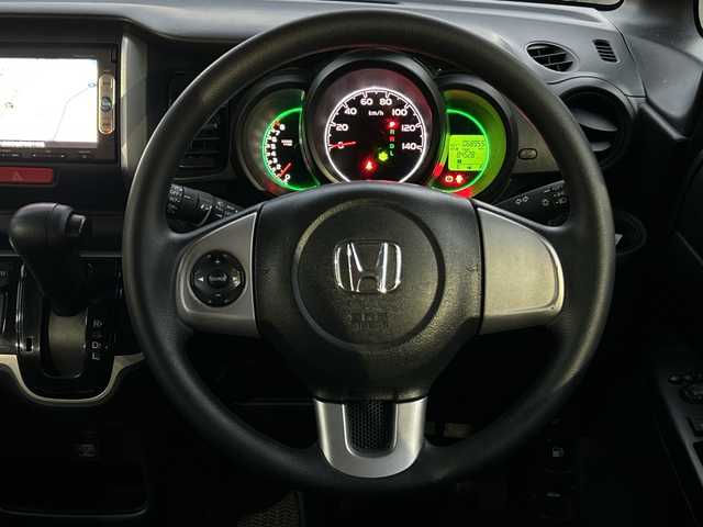 ホンダ Ｎ ＢＯＸ SSパッケージ 大阪府 2015(平27)年 6.9万km プレミアムホワイトパール 純正ナビ(BT/CD/DVD/ワンセグ)/バックカメラ/衝突被害軽減システム/純正アルミホイール/純正フロアマット/前後ドライブレコーダー/ETC/ベンチシート/フルフラットシート/チップアップシート/スマートキー/カーテンエアバック/ハロゲンヘッドライト