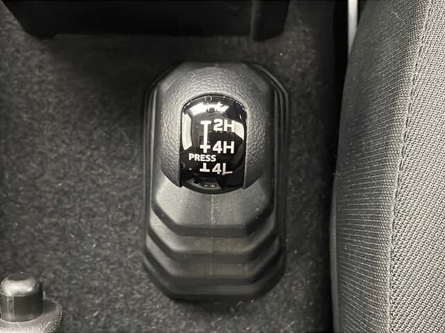 スズキ ジムニー シエラ JL 茨城県 2020(令2)年 2.5万km ジャングルグリーン 純正ナビ/・Bluetooth接続/・バックカメラ/・フルセグテレビ/ETC/ドライブレコーダー/純正フロアマット/スマートキー/４WD/フロントフォグ/背面タイヤ/ABS/横滑り防止装置/レーンアシストキープ/盗難防止装置/オートライト/ダウンヒルアシストコントロール/LEDヘッドライト