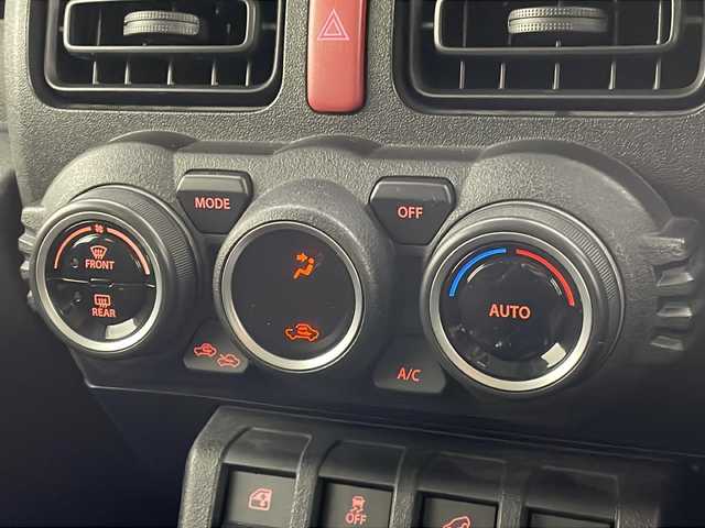 スズキ ジムニー シエラ JL 茨城県 2020(令2)年 2.5万km ジャングルグリーン 純正ナビ/・Bluetooth接続/・バックカメラ/・フルセグテレビ/ETC/ドライブレコーダー/純正フロアマット/スマートキー/４WD/フロントフォグ/背面タイヤ/ABS/横滑り防止装置/レーンアシストキープ/盗難防止装置/オートライト/ダウンヒルアシストコントロール/LEDヘッドライト