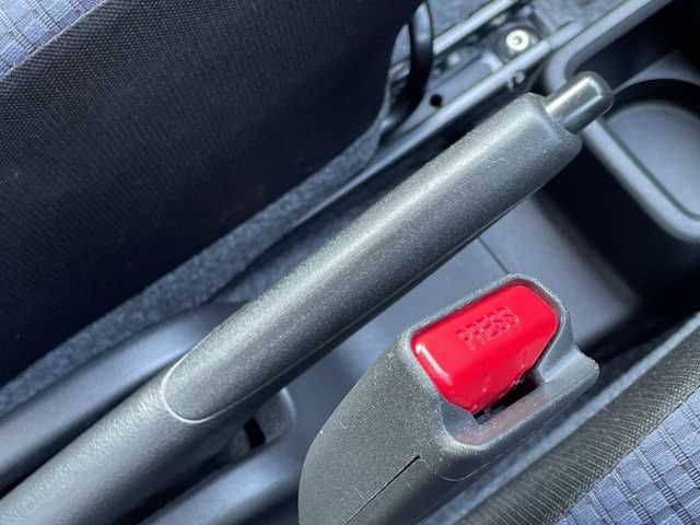 スズキ アルト X 山口県 2020(令2)年 0.7万km シルキーシルバーメタリック 社外ナビ/DVD/CD/SD/BT/USB/フルセグTV/バックカメラ/純正15インチアルミホイール/右前席シートヒーター/ヘッドライトレベライザー/衝突被害軽減ブレーキ/LKA/横滑り防止/コーナーセンサー/アイドリングストップ/スマートキー×２/純正フロアマット/純正ドアバイザー/電動格納ウインカードアミラー