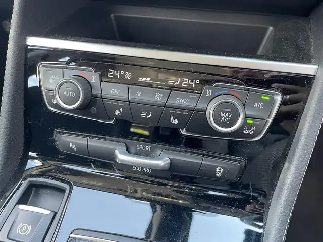 ＢＭＷ ２１８ｄ グランツアラー ラグジュアリー 千葉県 2017(平29)年 1.6万km アルピンホワイトⅢ 純正ナビ/【AM/FM/CD/DVD】/バックカメラ/レーダークルーズコントロール/D/N席シートヒーター/D席パワーシート/シートメモリー/ヘッドアップディスプレイ/アイドリングストップ/保証書/取扱説明書