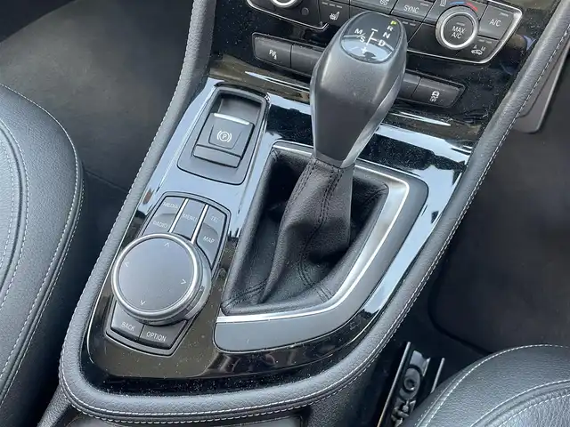 ＢＭＷ ２１８ｄ グランツアラー ラグジュアリー 千葉県 2017(平29)年 1.6万km アルピンホワイトⅢ 純正ナビ/【AM/FM/CD/DVD】/バックカメラ/レーダークルーズコントロール/D/N席シートヒーター/D席パワーシート/シートメモリー/ヘッドアップディスプレイ/アイドリングストップ/保証書/取扱説明書