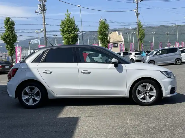 アウディ Ａ１ SB 1．0TFSI 山梨県 2016(平28)年 9.8万km グレイシアホワイトメタリック 純正ナビ/Bluetooth/CD/DVD/FM/AM/ETC/前後コーナーセンサー/横滑り防止装置/アイドリングストップ/ステアリングスイッチ/スペアキー/ウィンカーミラー/取扱説明書