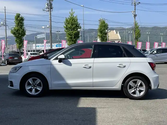 アウディ Ａ１ SB 1．0TFSI 山梨県 2016(平28)年 9.8万km グレイシアホワイトメタリック 純正ナビ/Bluetooth/CD/DVD/FM/AM/ETC/前後コーナーセンサー/横滑り防止装置/アイドリングストップ/ステアリングスイッチ/スペアキー/ウィンカーミラー/取扱説明書